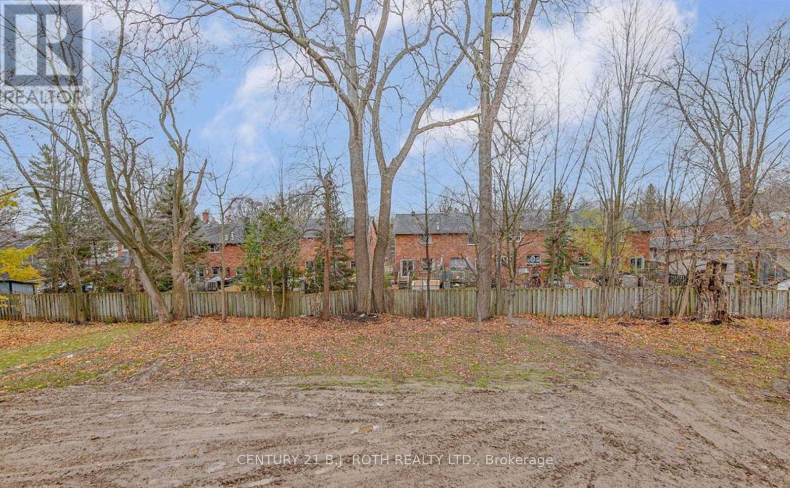 Photo 3 of 1 98 Peel Street, Barrie ON