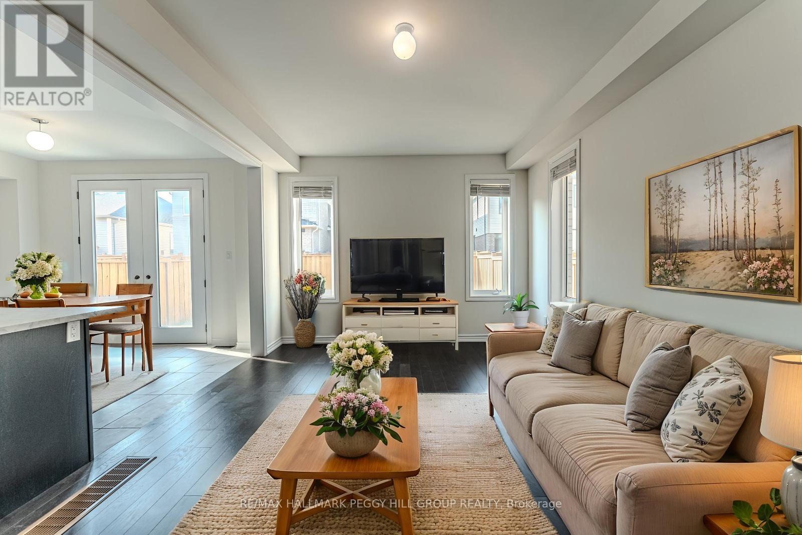 Photo 10 of 152 Nottingham Road, Barrie ON