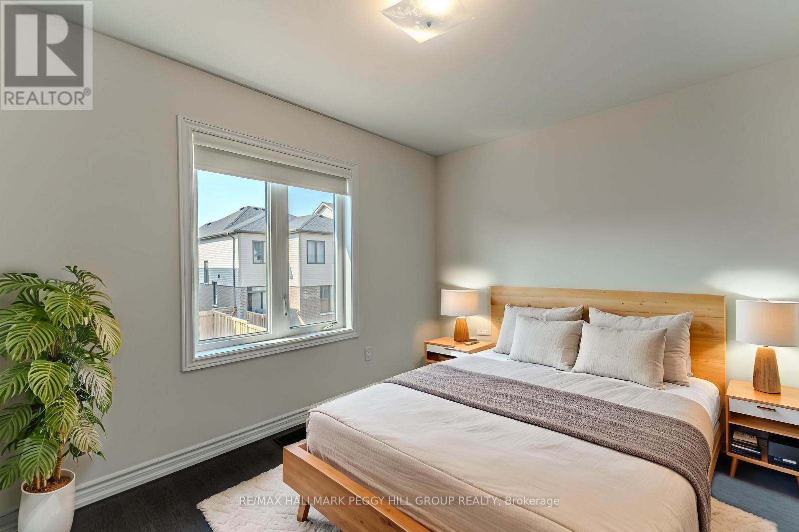 Photo 9 of 152 Nottingham Road, Barrie ON