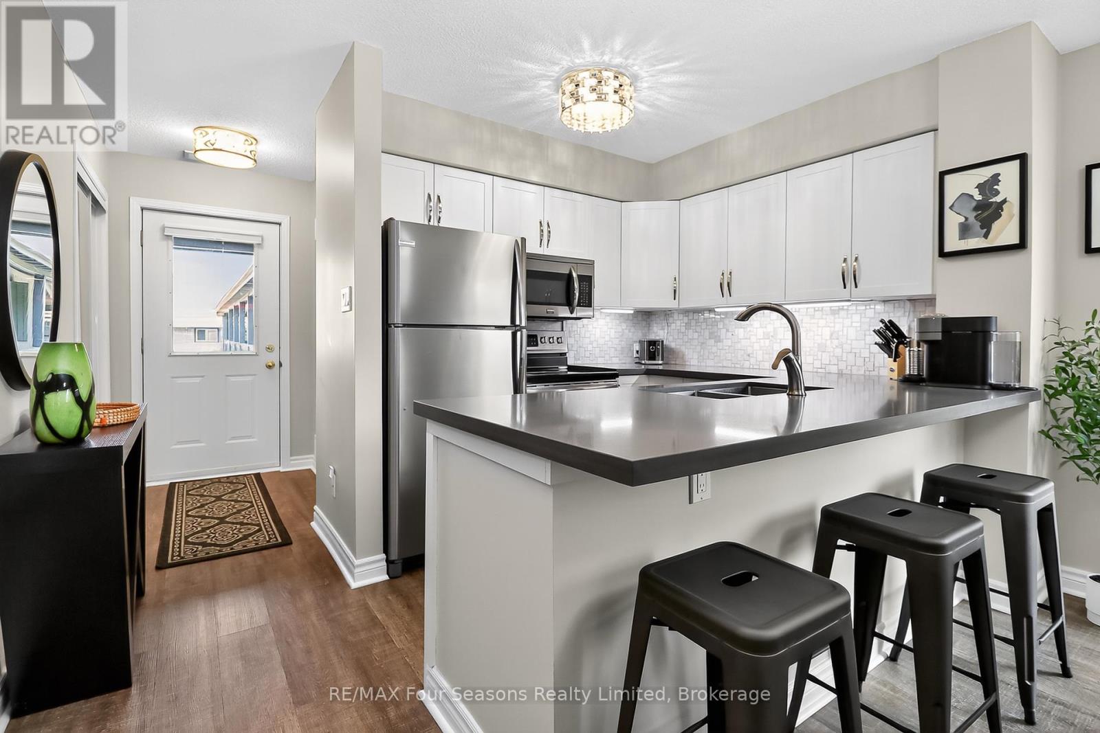 Photo 31 of 312 312 Mariners Way, Collingwood ON