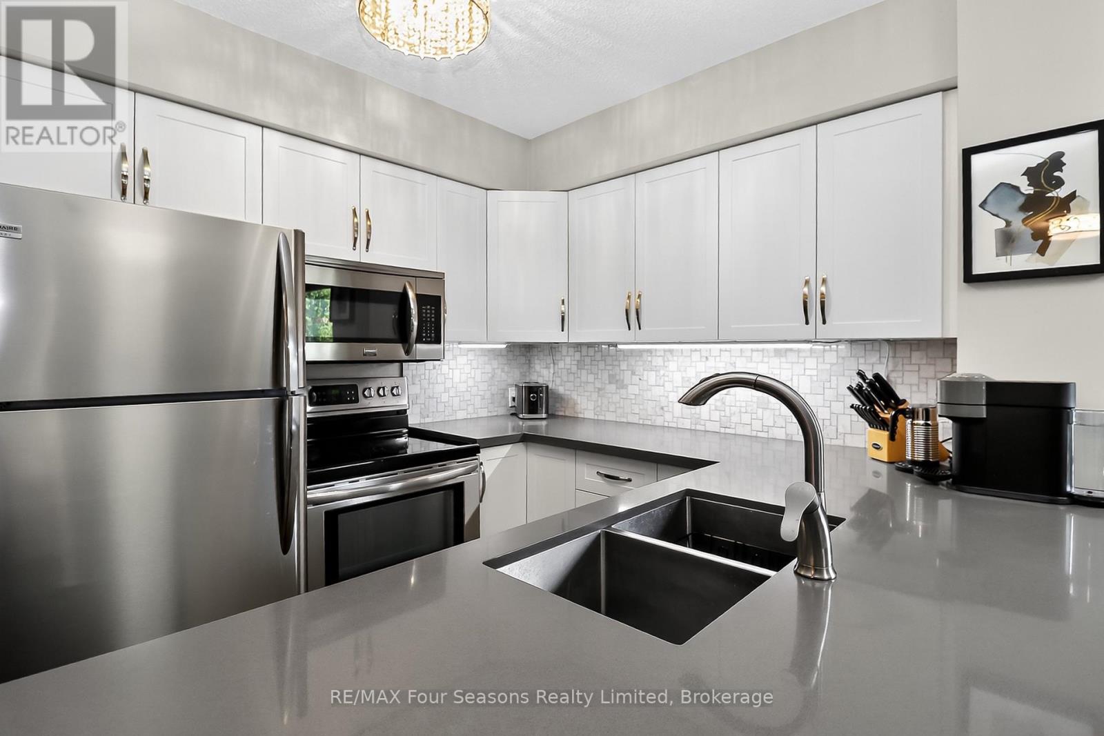 Photo 7 of 312 312 Mariners Way, Collingwood ON