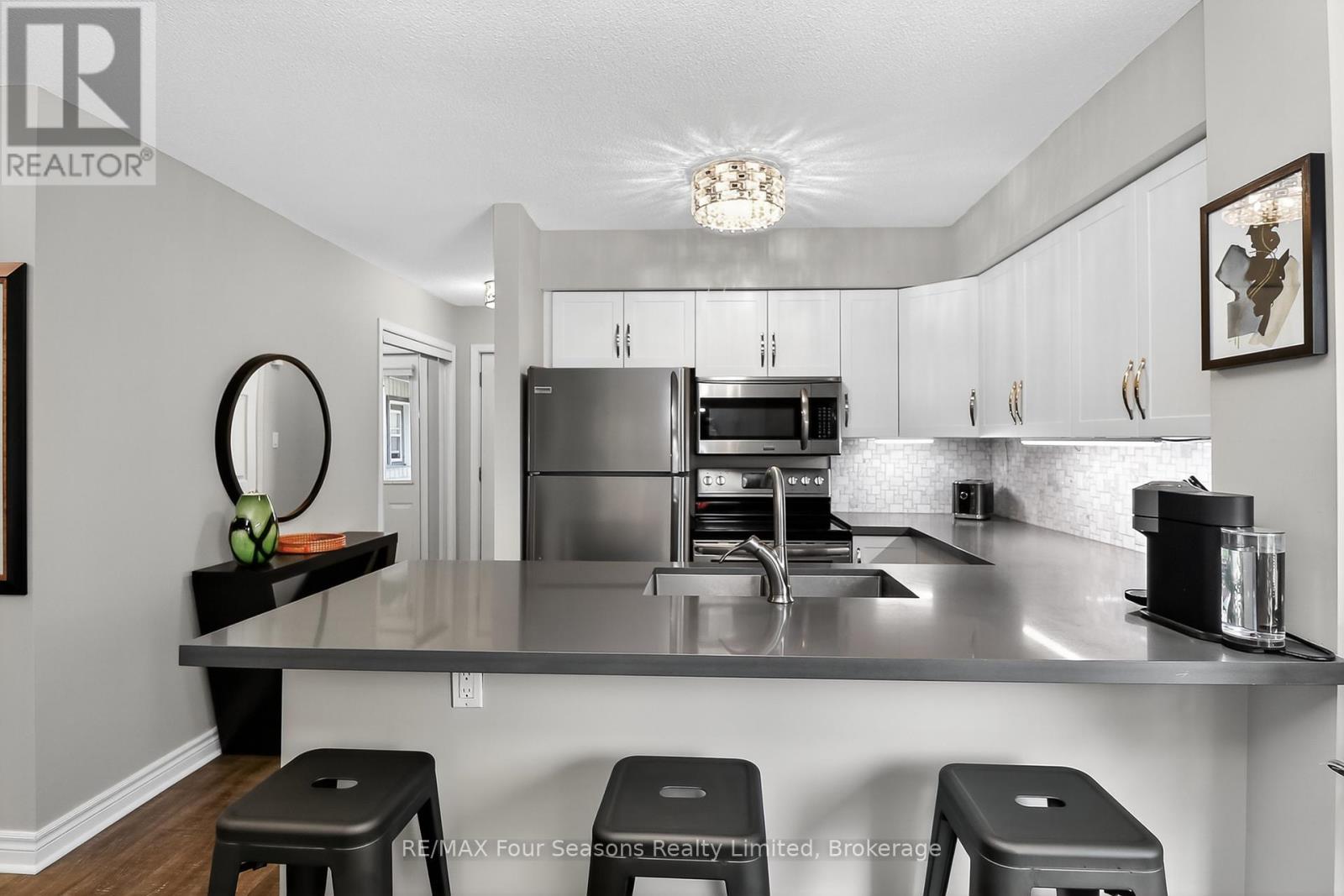 Photo 23 of 312 312 Mariners Way, Collingwood ON