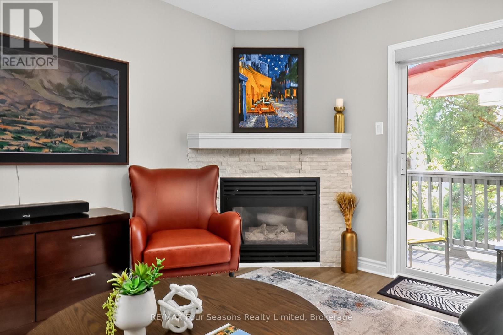 Photo 18 of 312 312 Mariners Way, Collingwood ON
