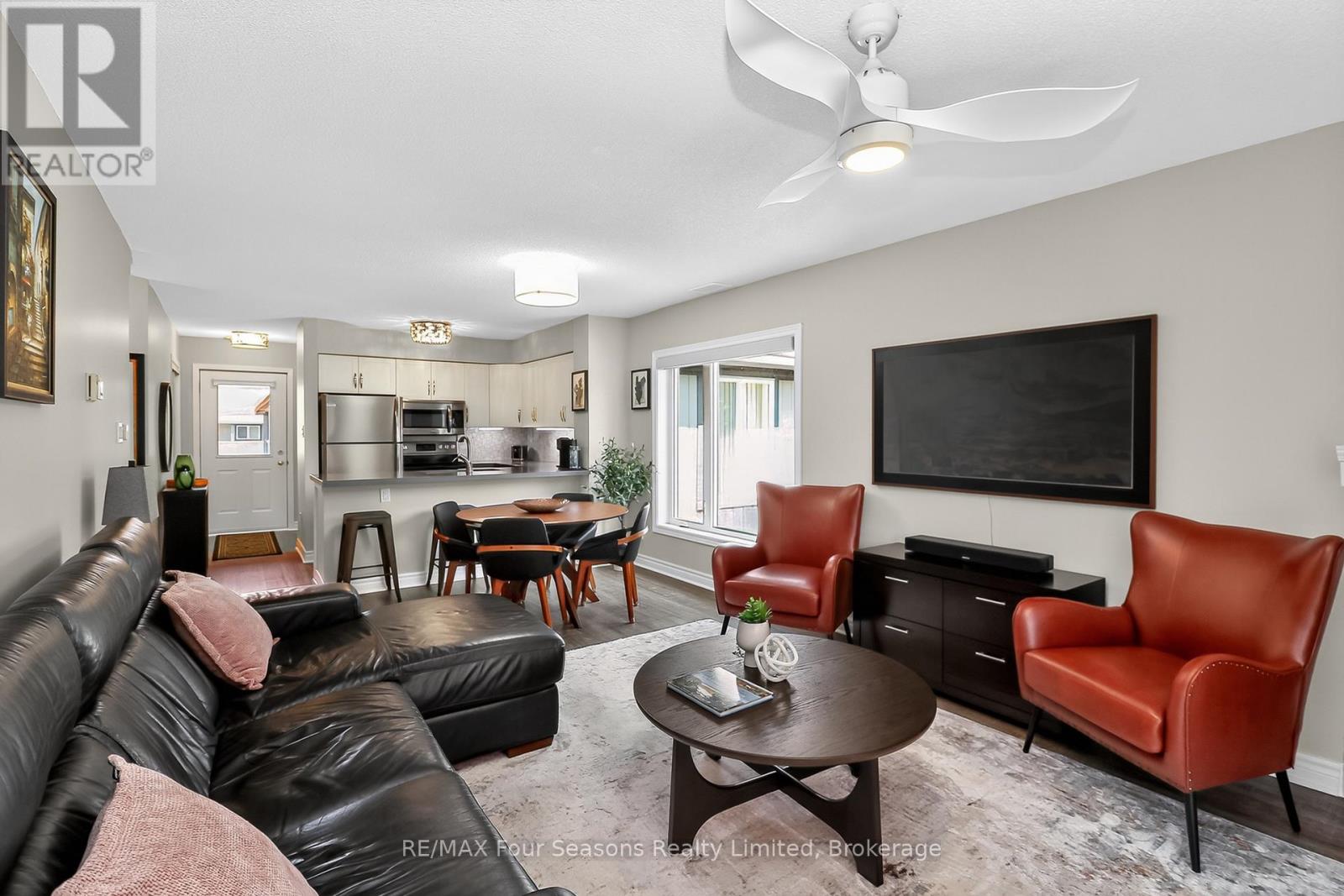 Photo 5 of 312 312 Mariners Way, Collingwood ON
