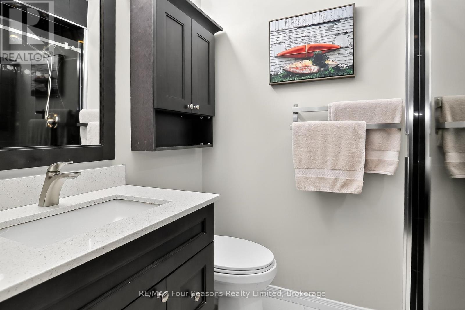 Photo 11 of 312 312 Mariners Way, Collingwood ON