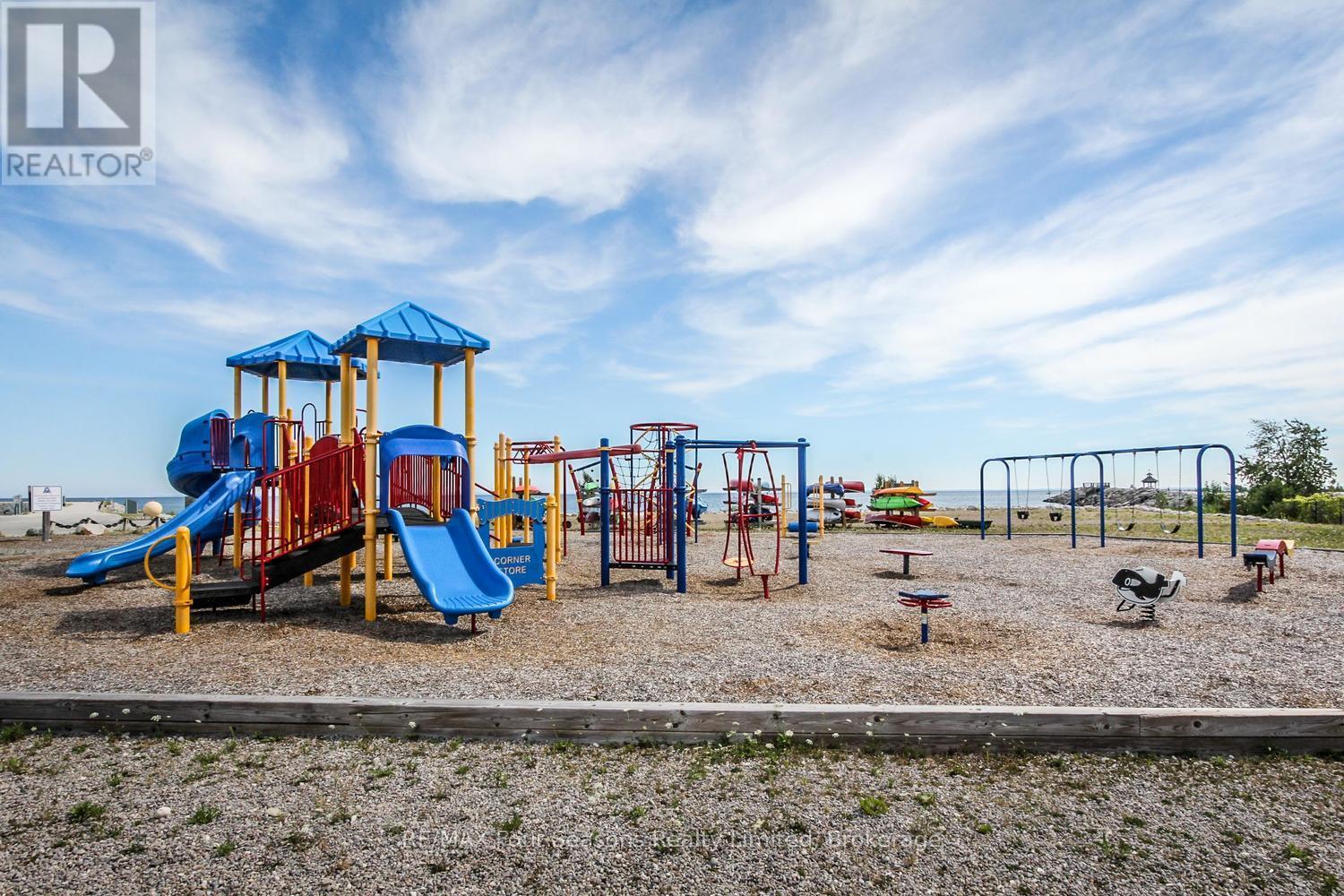Photo 16 of 312 312 Mariners Way, Collingwood ON