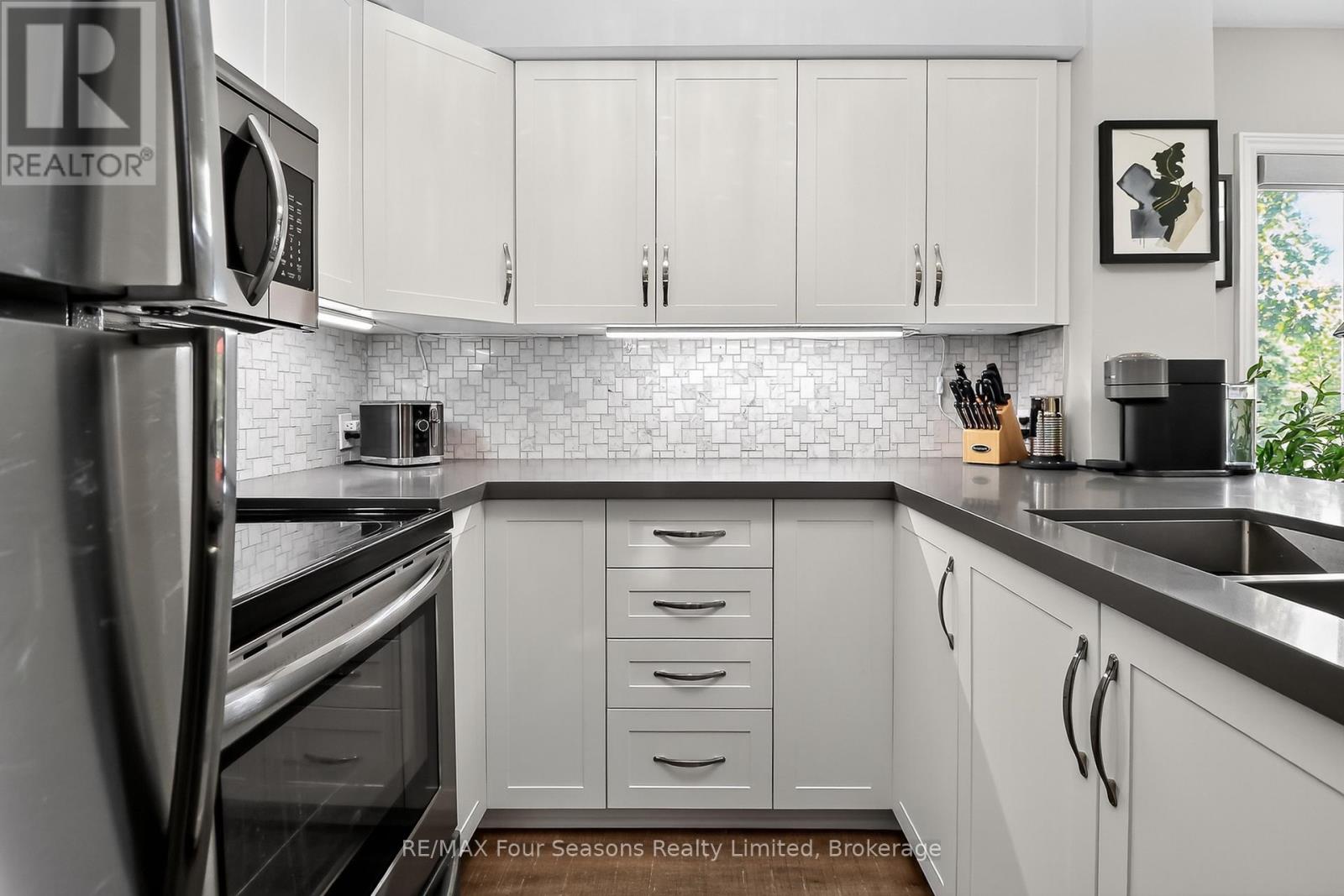 Photo 32 of 312 312 Mariners Way, Collingwood ON
