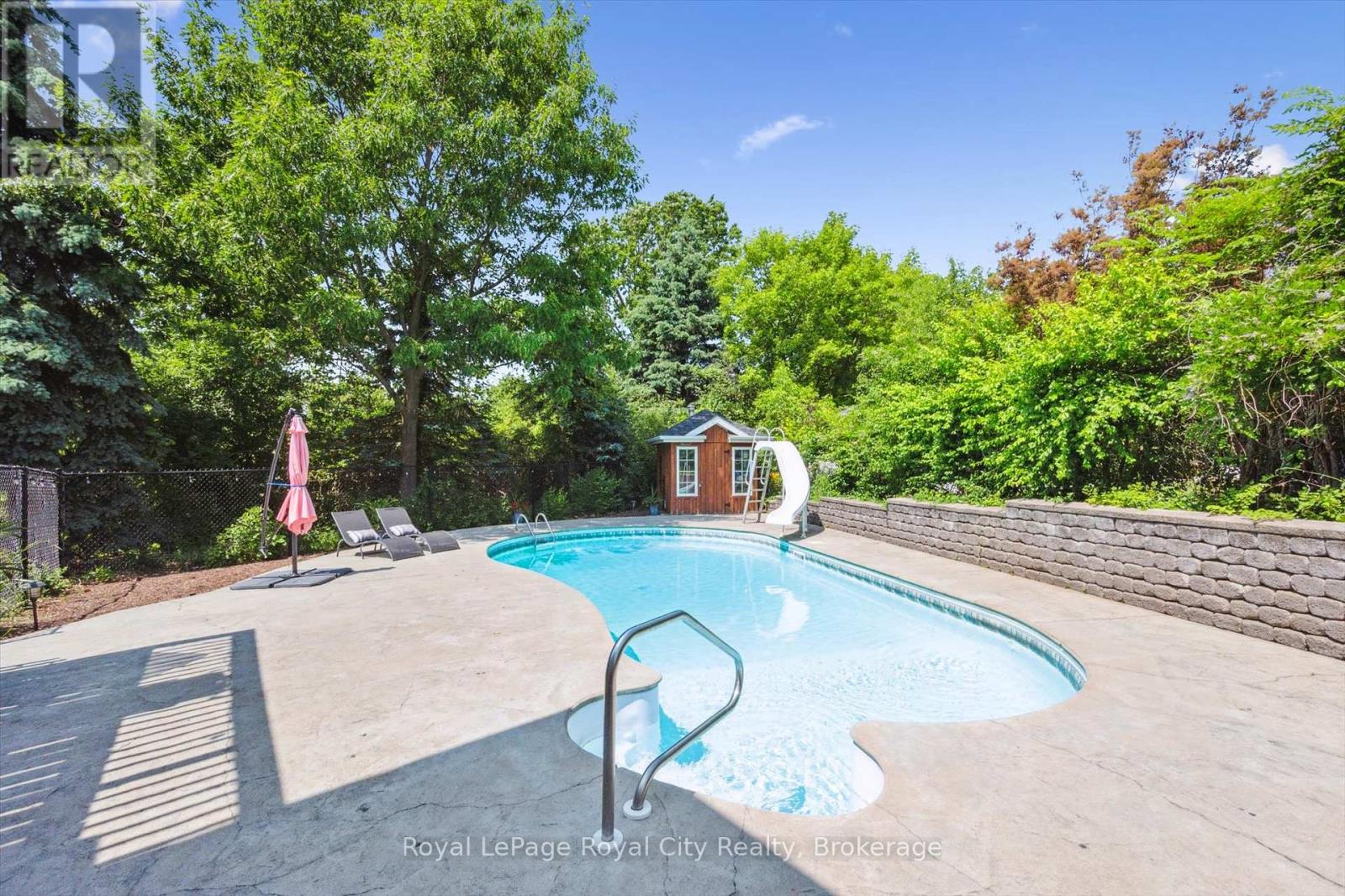 Photo 31 of 16 Elderberry Court, Guelph ON