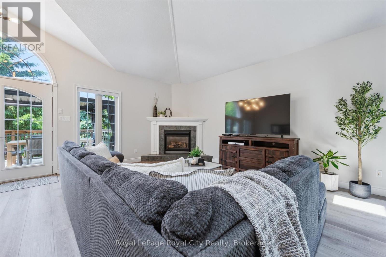 Photo 7 of 16 Elderberry Court, Guelph ON