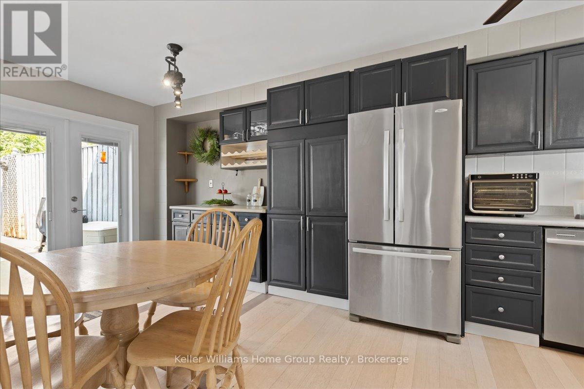Photo 6 of 212 Inglis Street, North Dumfries ON