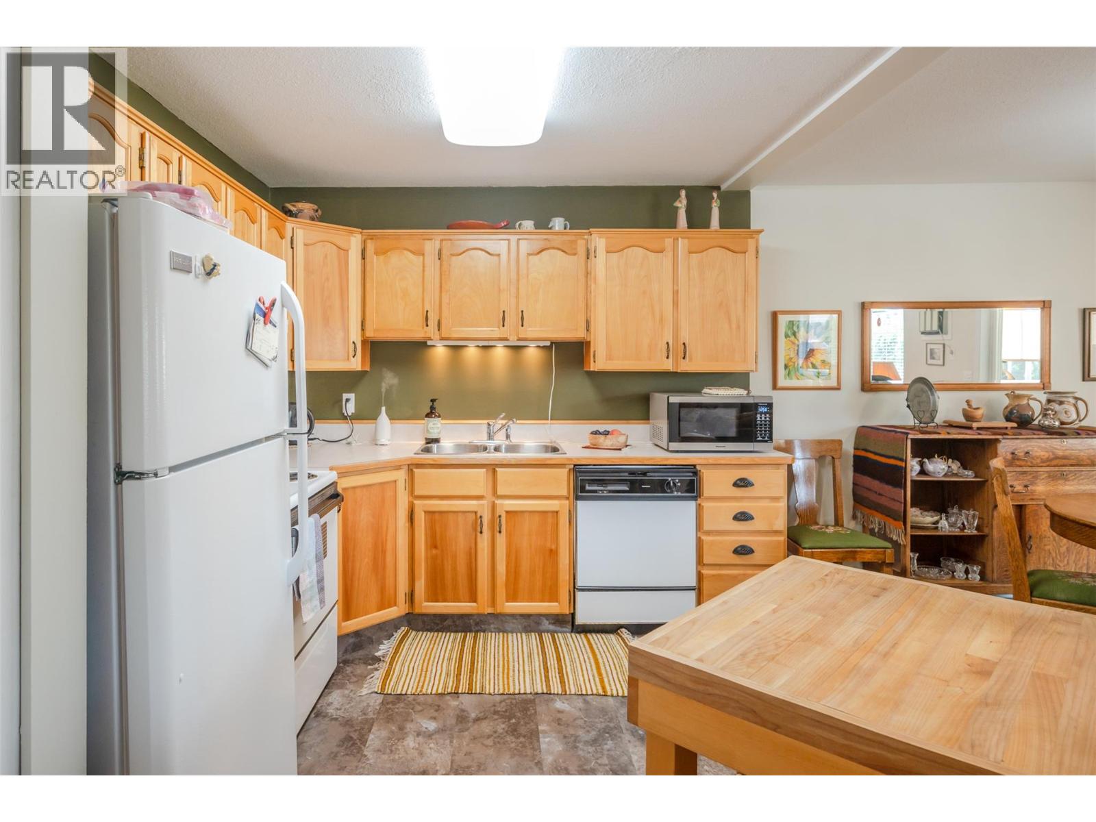 21 14008 VICTORIA Road, Summerland