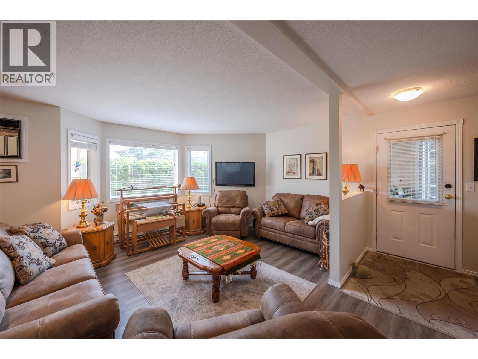 21 14008 VICTORIA Road, Summerland
