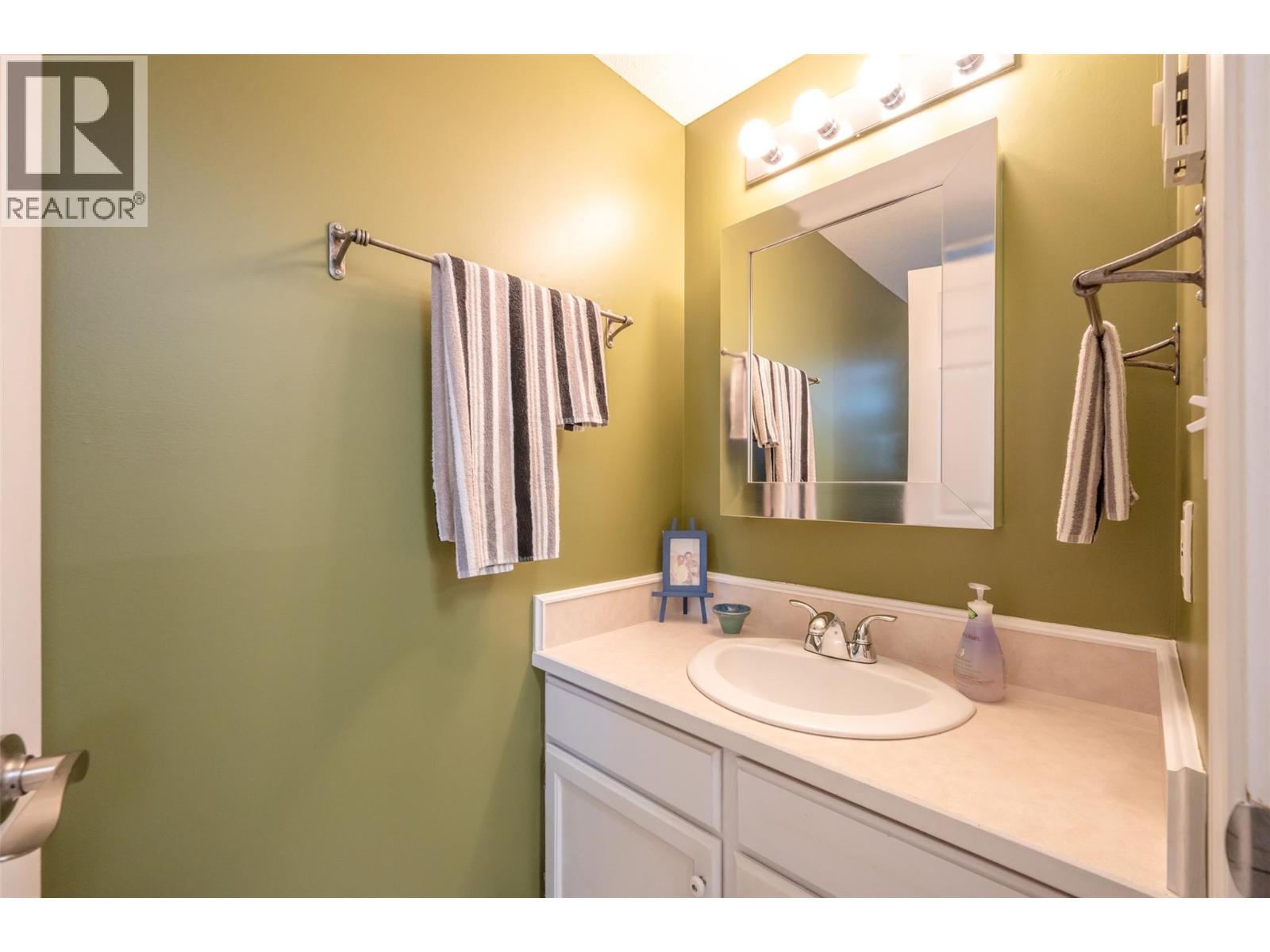 21 14008 VICTORIA Road, Summerland