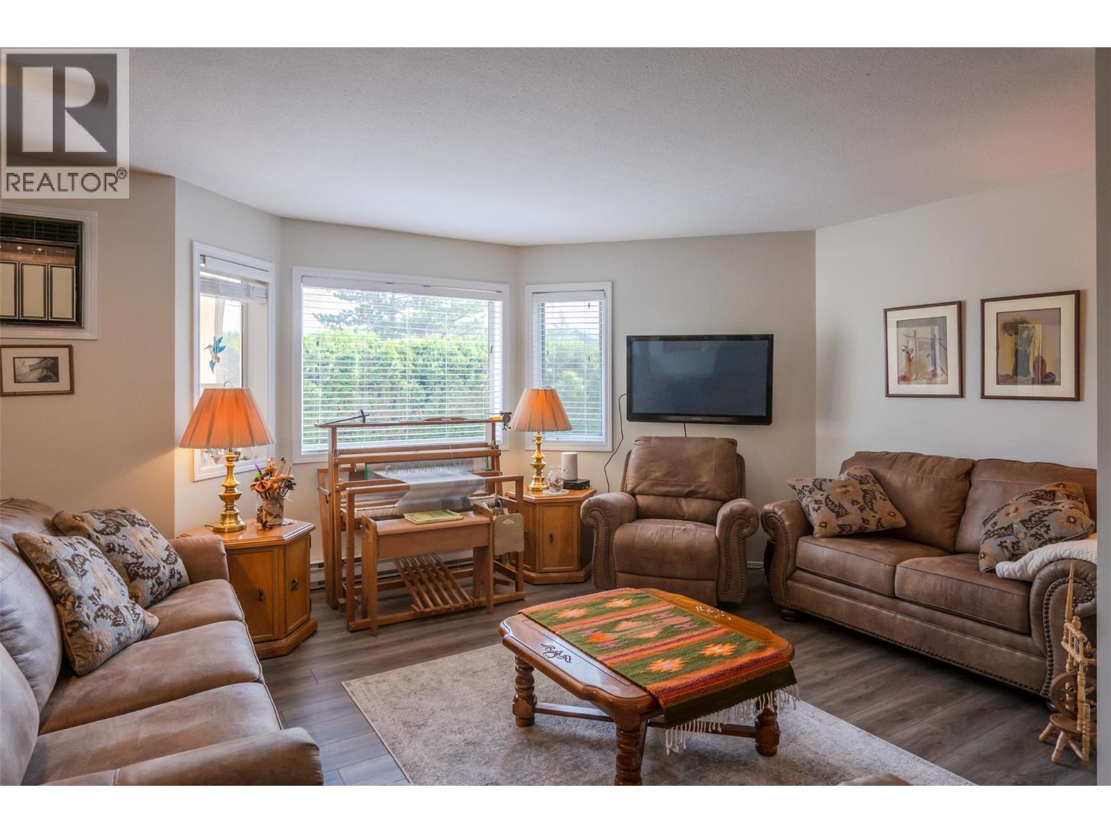21 14008 VICTORIA Road, Summerland