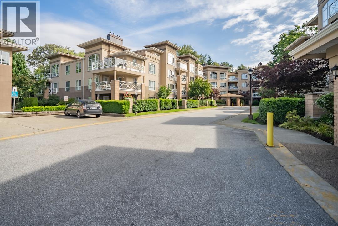 Photo 3 of 308 2551 Parkview Lane, Port Coquitlam BC