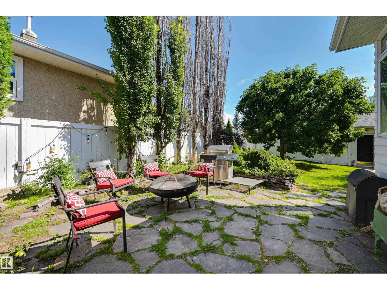Photo 13 of 10615 134 St Nw, Edmonton AB