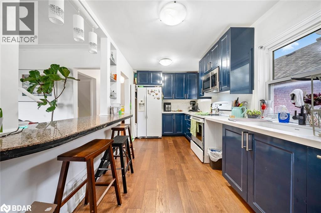 Photo 3 of 65 Barrhead Crescent, Etobicoke ON