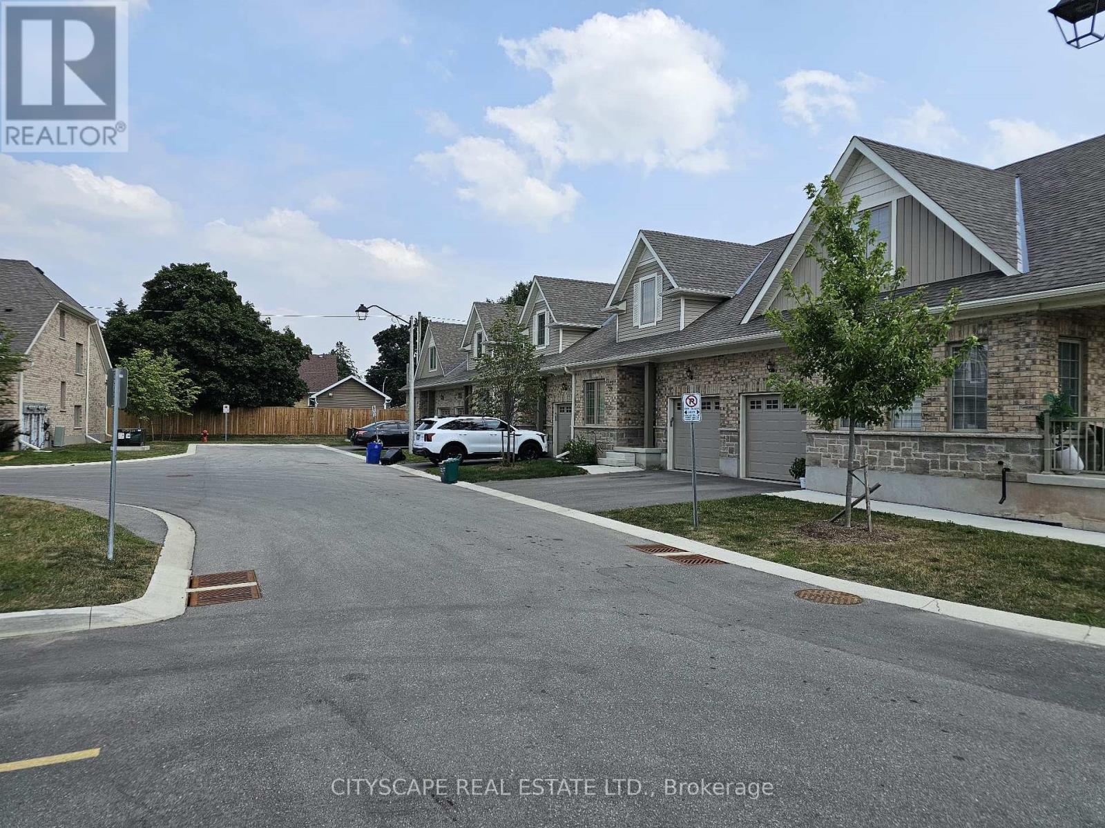 Photo 3 of 25 Braida Lane, Halton Hills ON