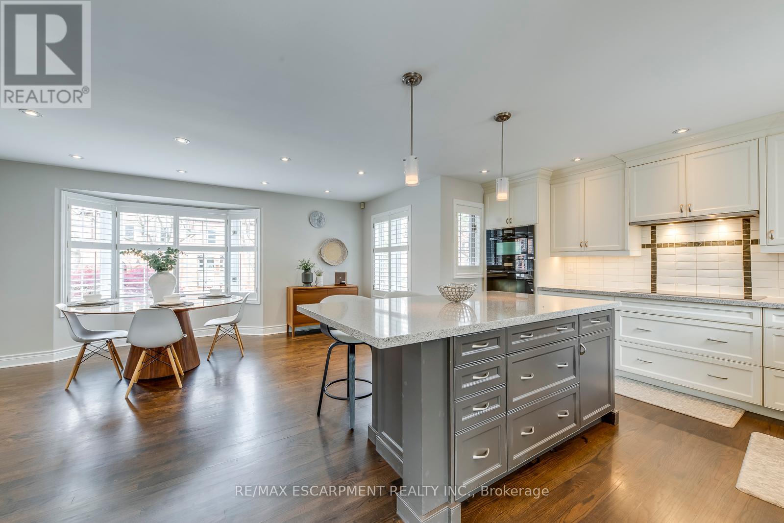 Photo 12 of 48 Forsythe Street, Oakville ON