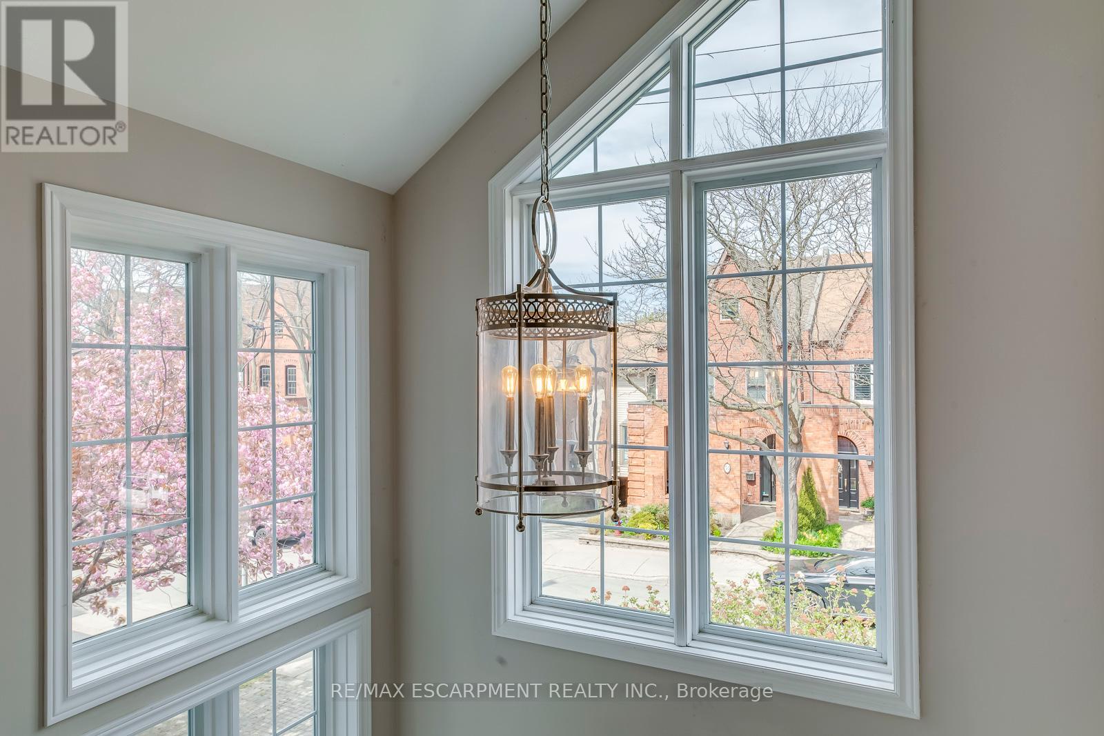 Photo 22 of 48 Forsythe Street, Oakville ON