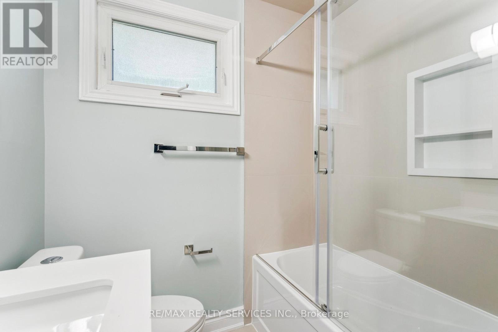 Photo 23 of 15 Mcclure Avenue, Brampton ON