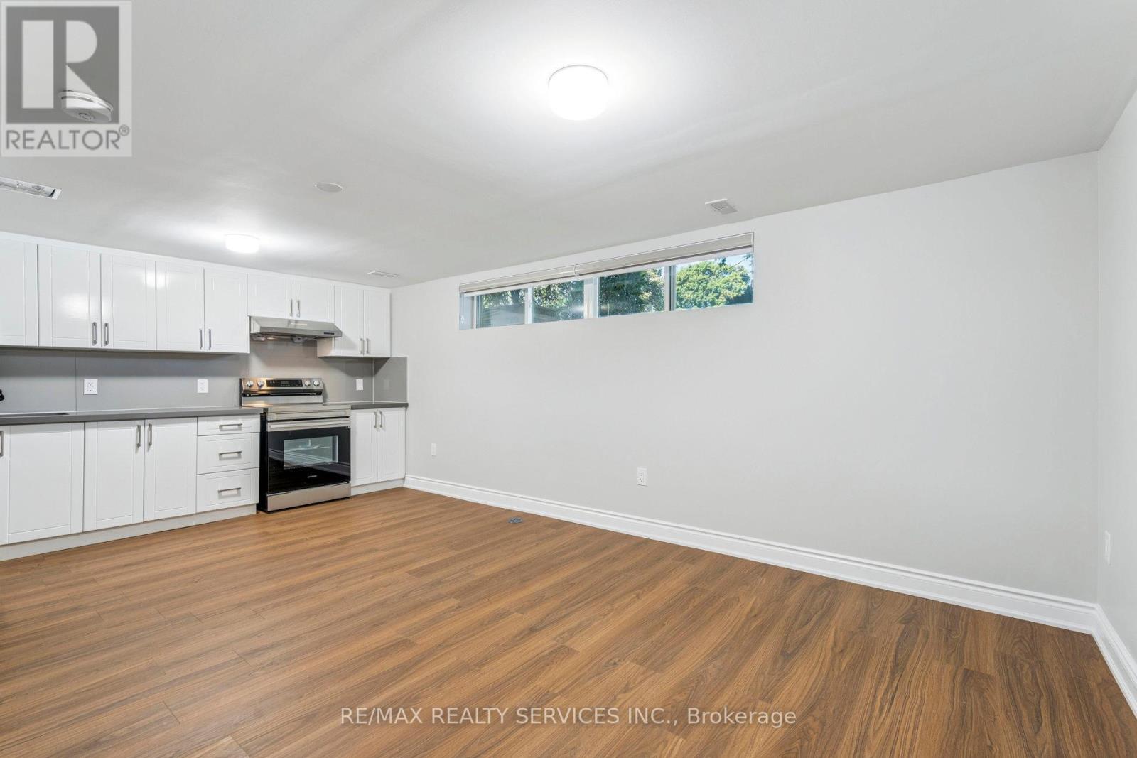 Photo 25 of 15 Mcclure Avenue, Brampton ON