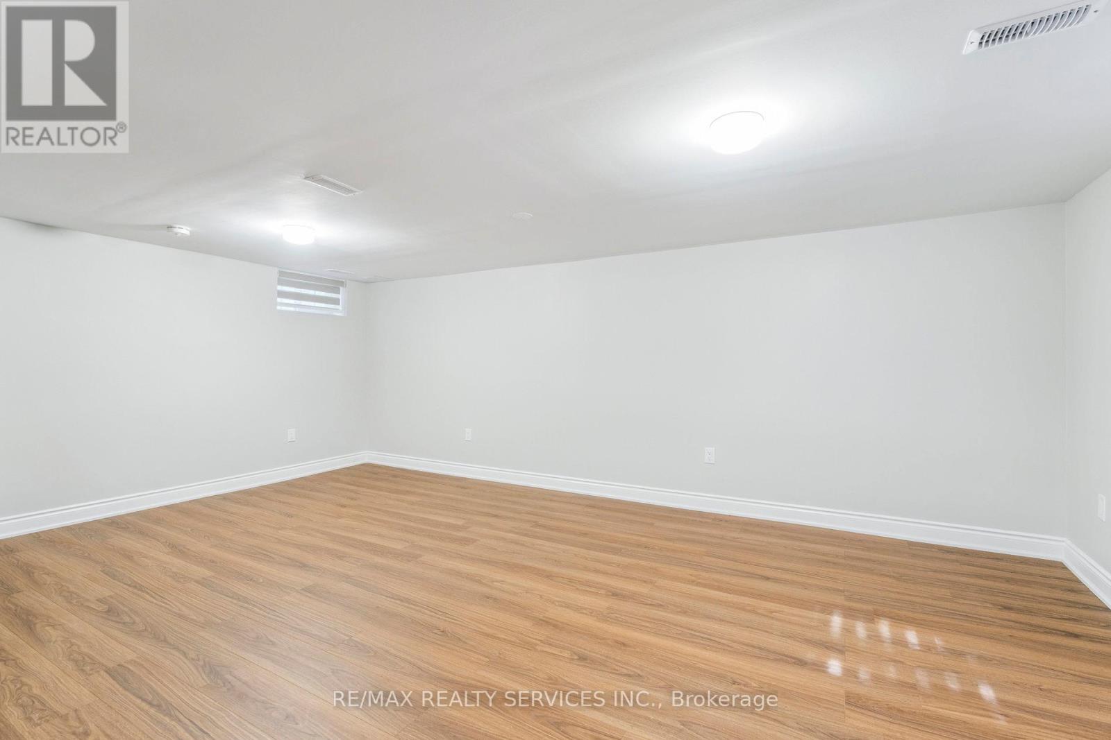 Photo 33 of 15 Mcclure Avenue, Brampton ON