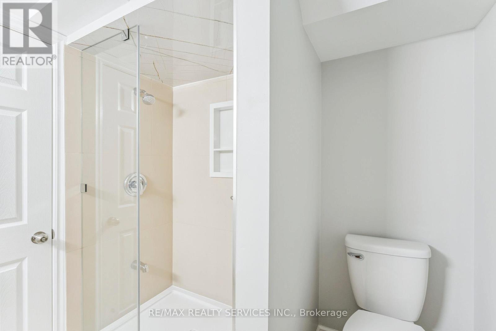 Photo 37 of 15 Mcclure Avenue, Brampton ON