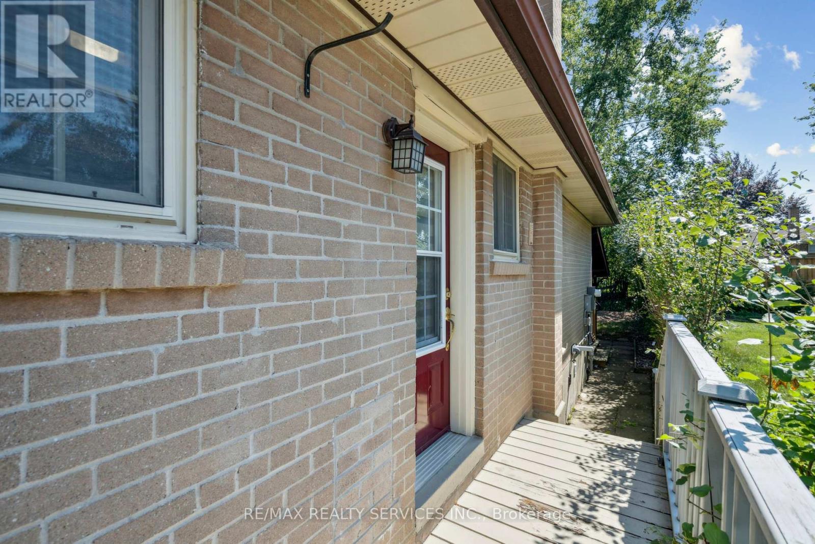 Photo 40 of 15 Mcclure Avenue, Brampton ON