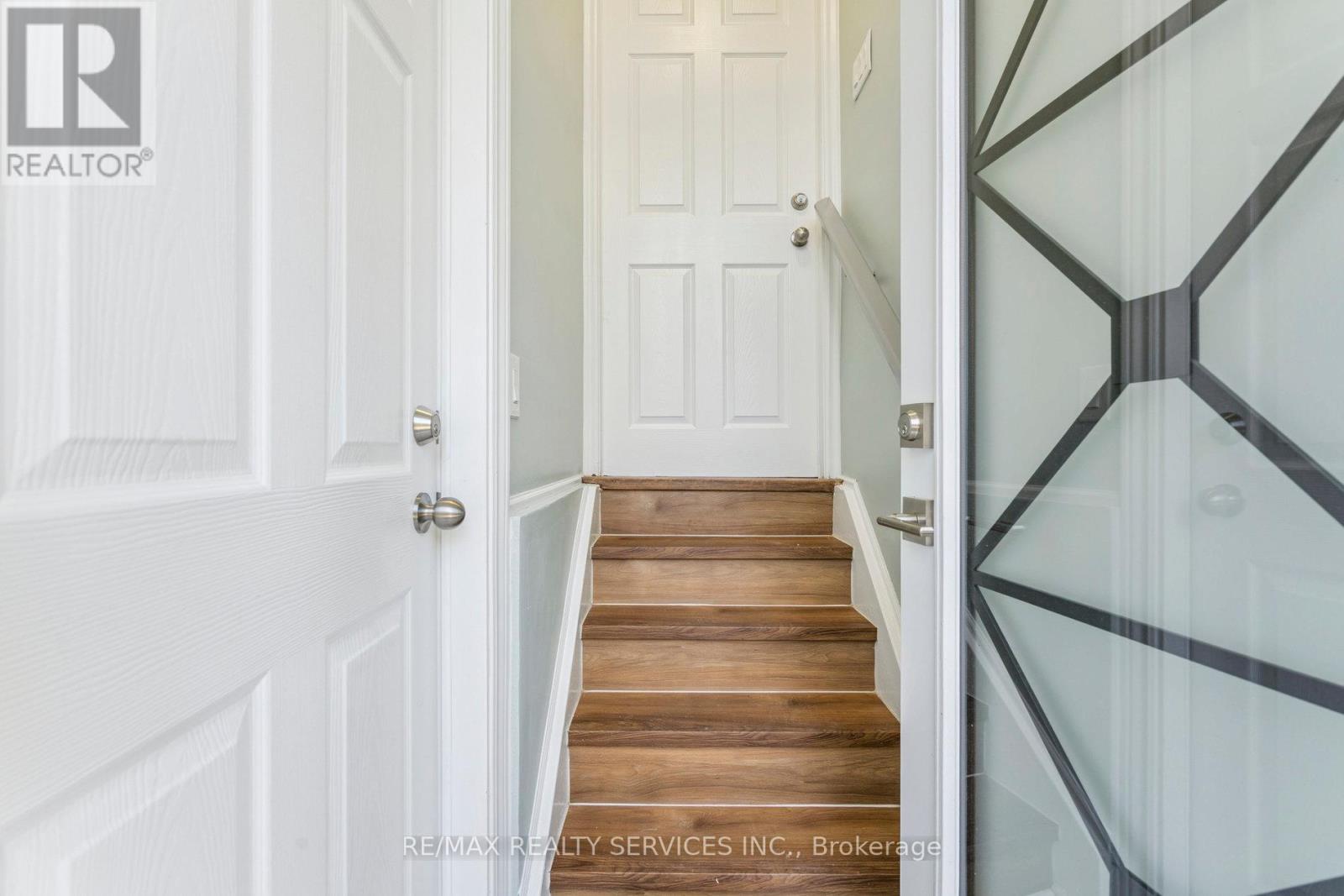Photo 6 of 15 Mcclure Avenue, Brampton ON