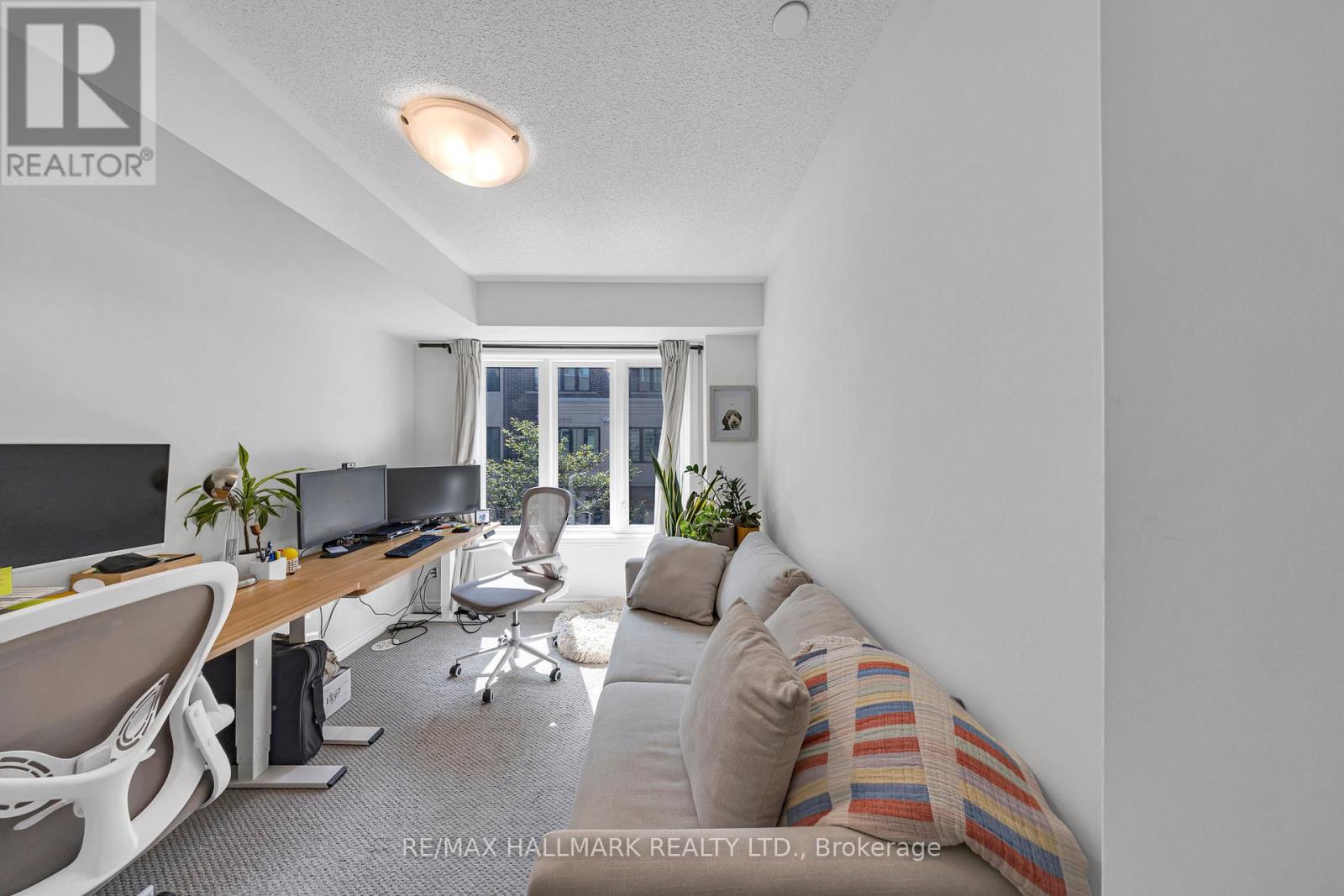 Photo 10 of 16 85 Eastwood Park Gardens, Toronto ON