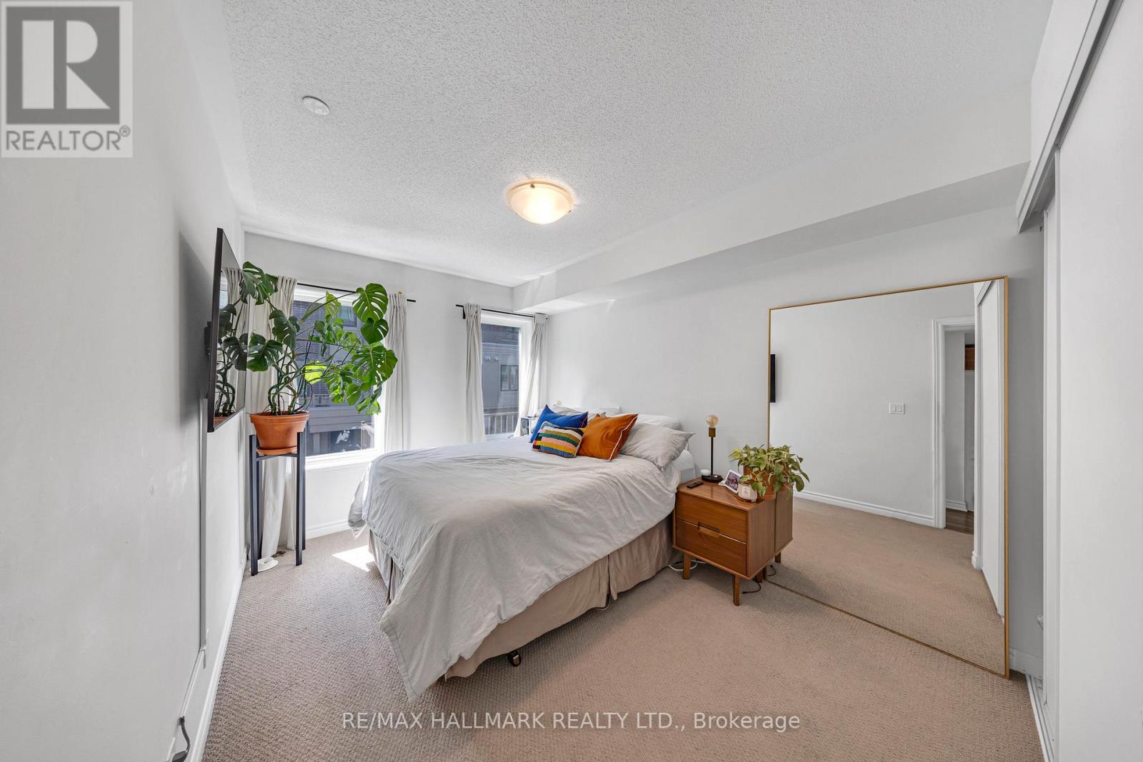 Photo 14 of 16 85 Eastwood Park Gardens, Toronto ON