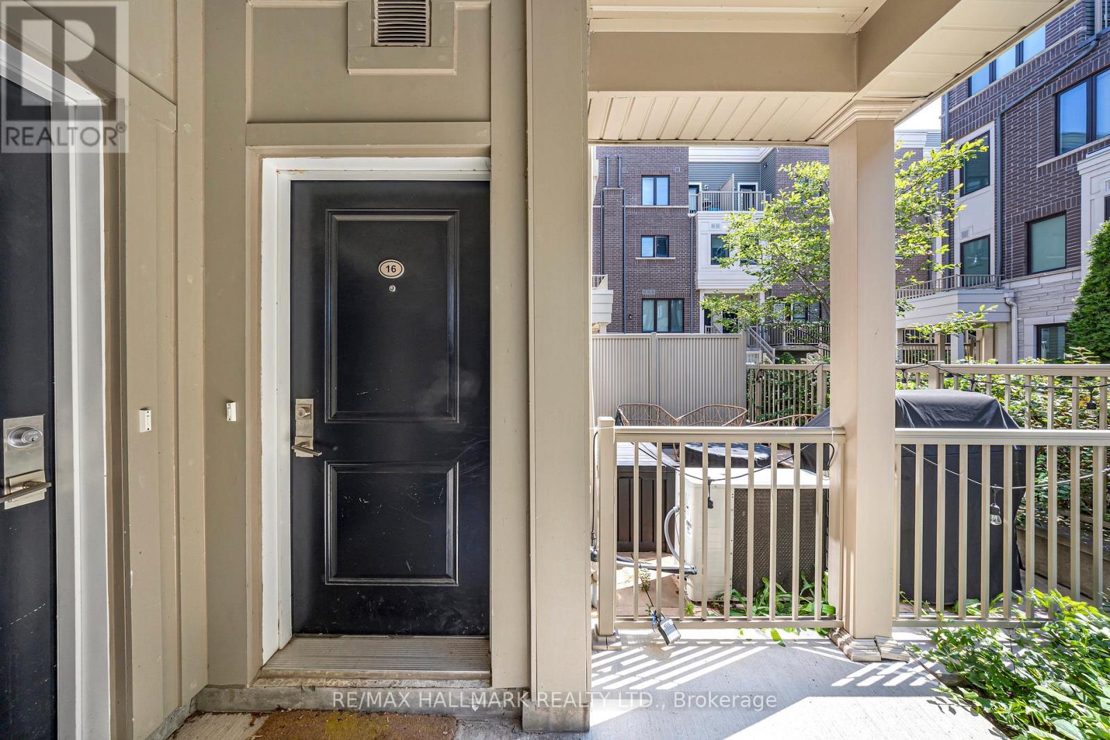 Photo 8 of 16 85 Eastwood Park Gardens, Toronto ON