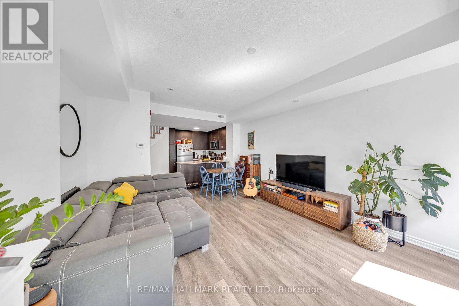 Photo 5 of 16 85 Eastwood Park Gardens, Toronto ON