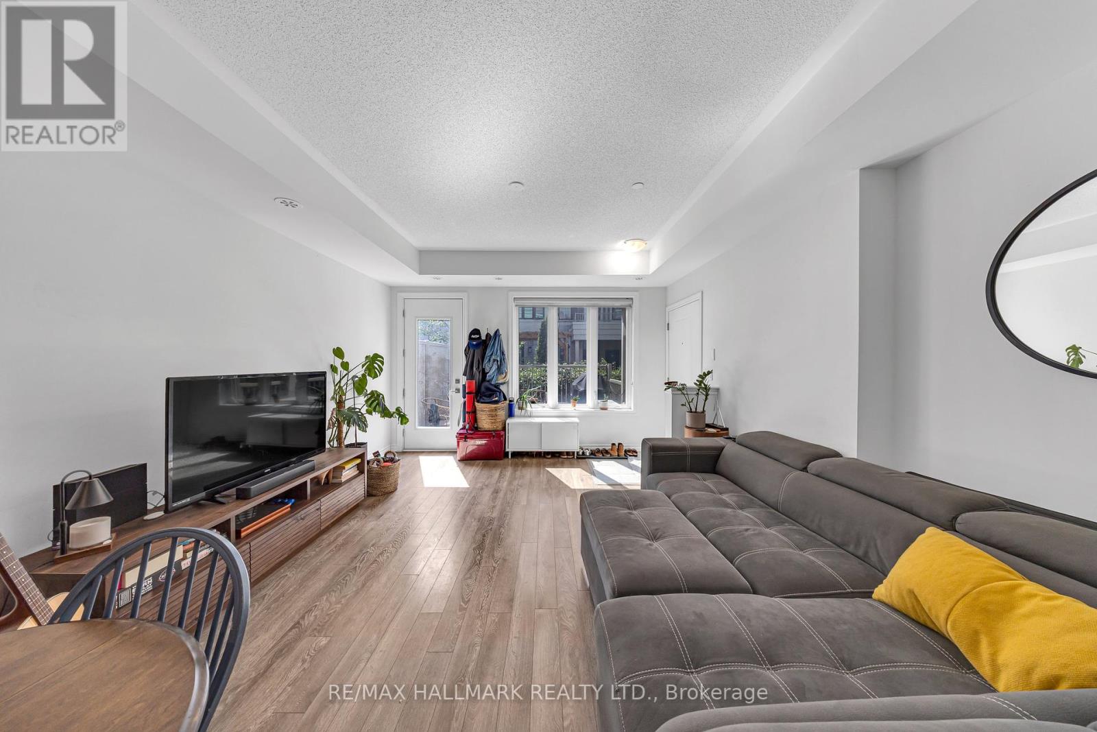 Photo 13 of 16 85 Eastwood Park Gardens, Toronto ON