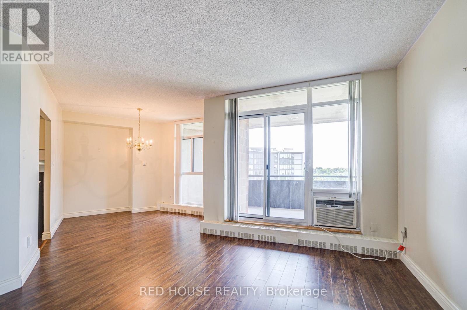Photo 14 of 809 5250 Lakeshore Road, Burlington ON