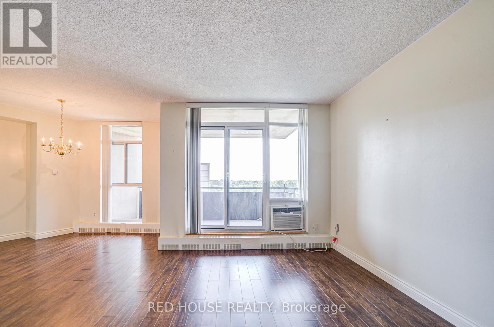 Photo 12 of 809 5250 Lakeshore Road, Burlington ON
