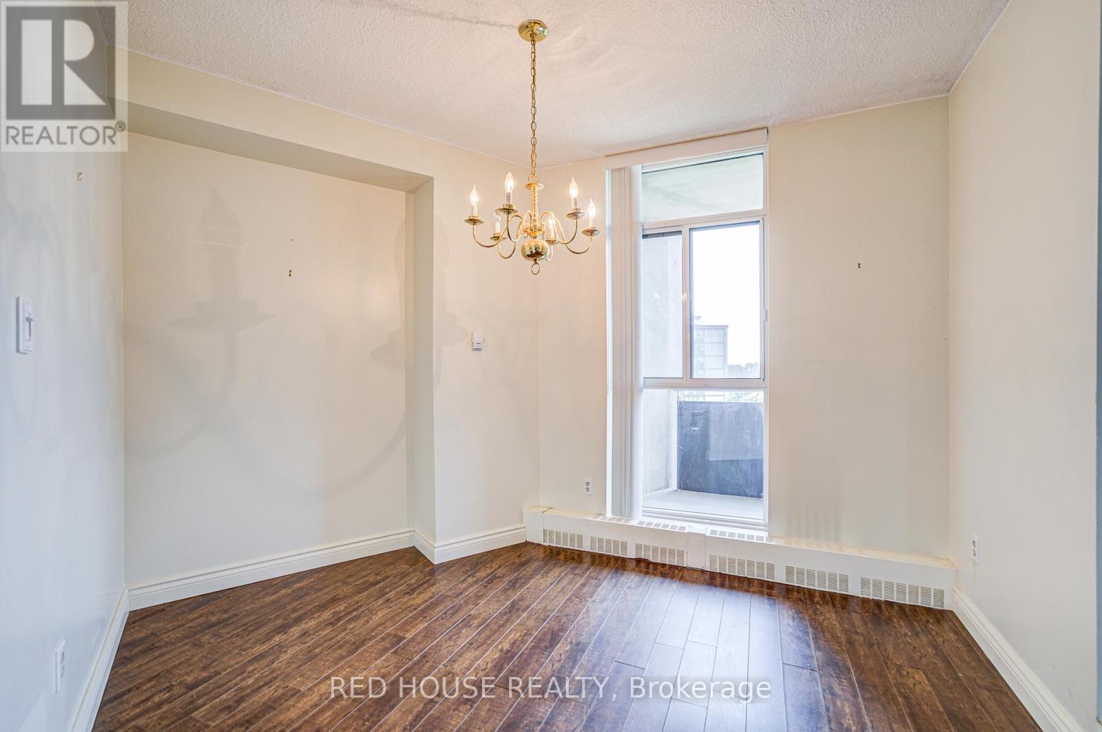 Photo 11 of 809 5250 Lakeshore Road, Burlington ON