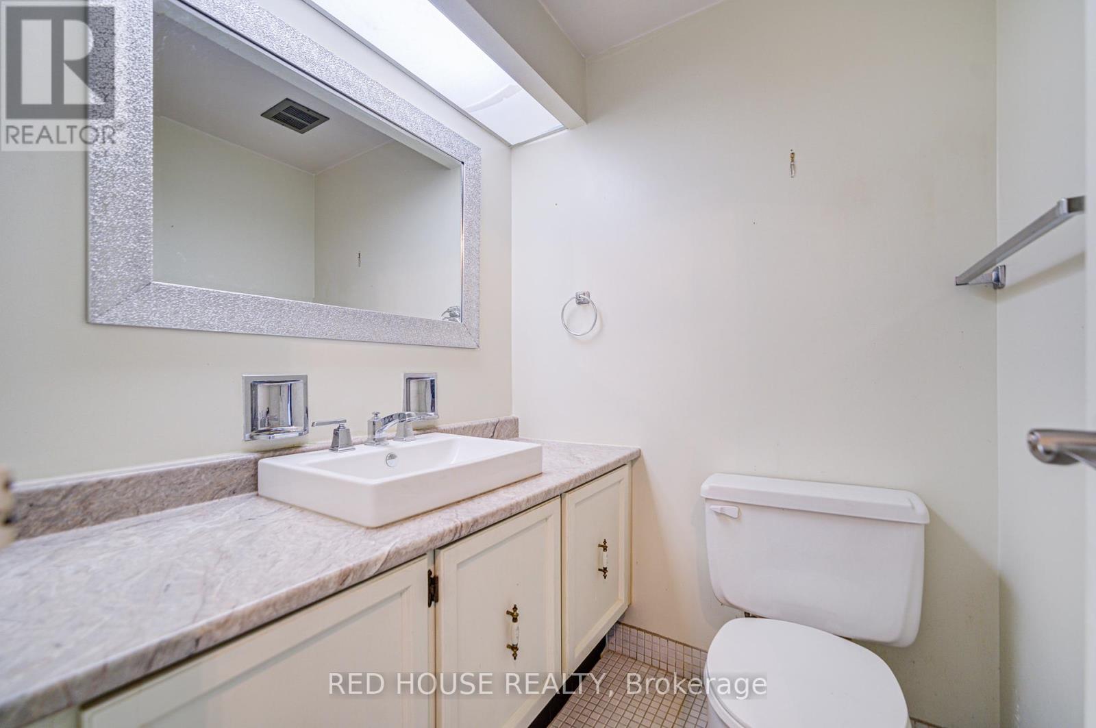 Photo 34 of 809 5250 Lakeshore Road, Burlington ON