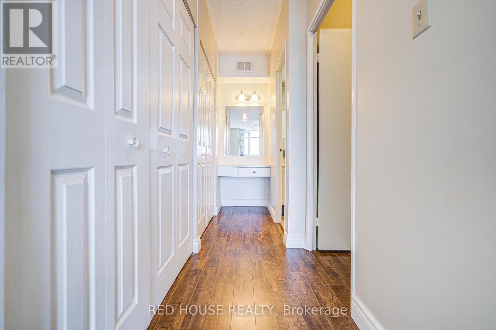 Photo 17 of 809 5250 Lakeshore Road, Burlington ON
