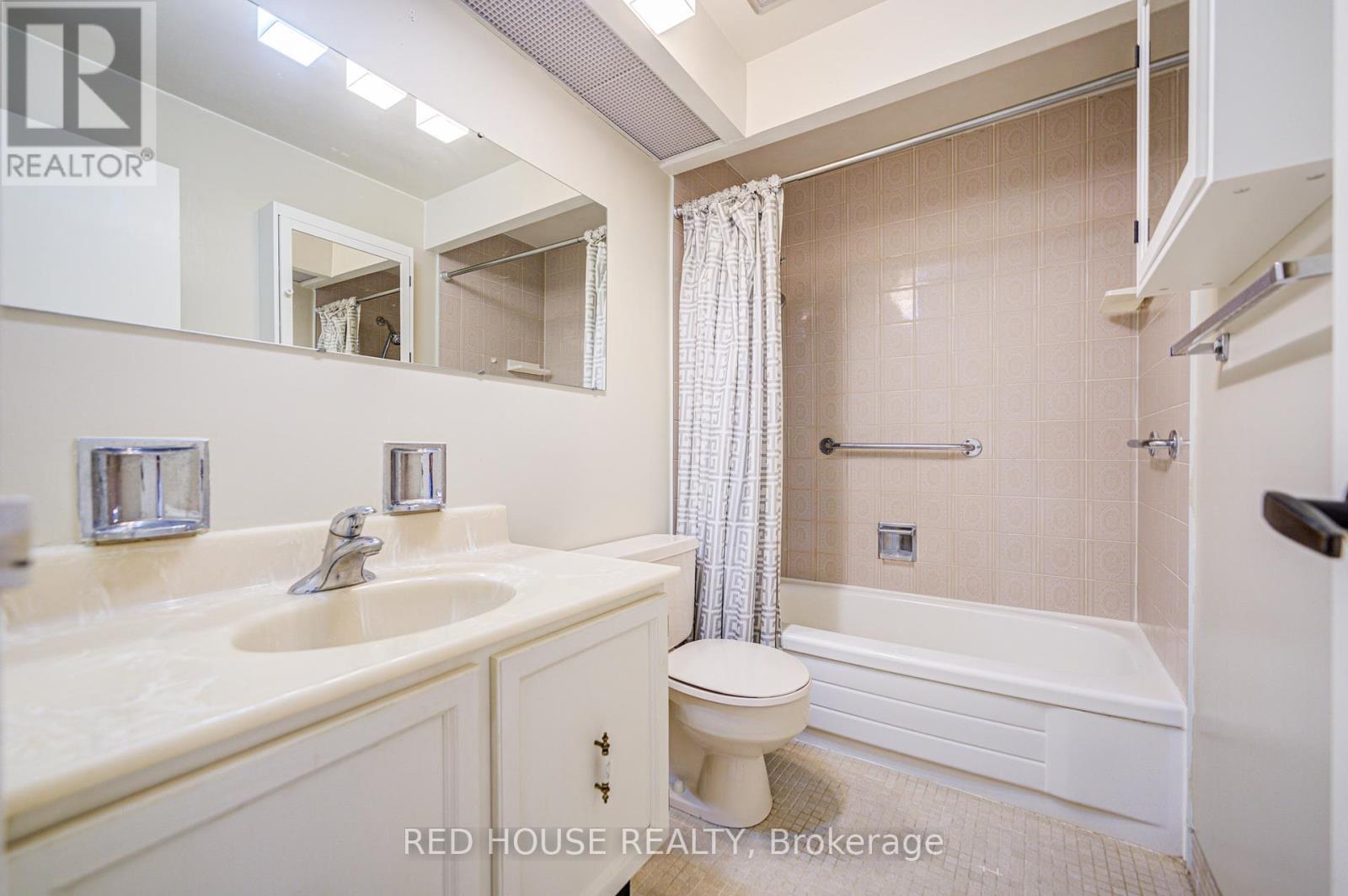 Photo 31 of 809 5250 Lakeshore Road, Burlington ON