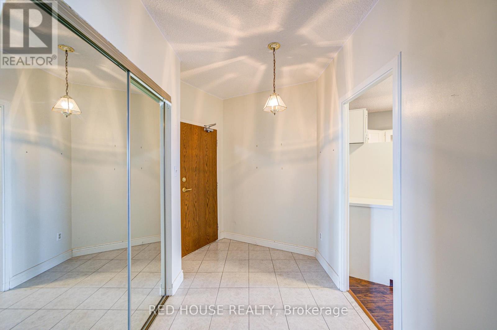 Photo 13 of 809 5250 Lakeshore Road, Burlington ON