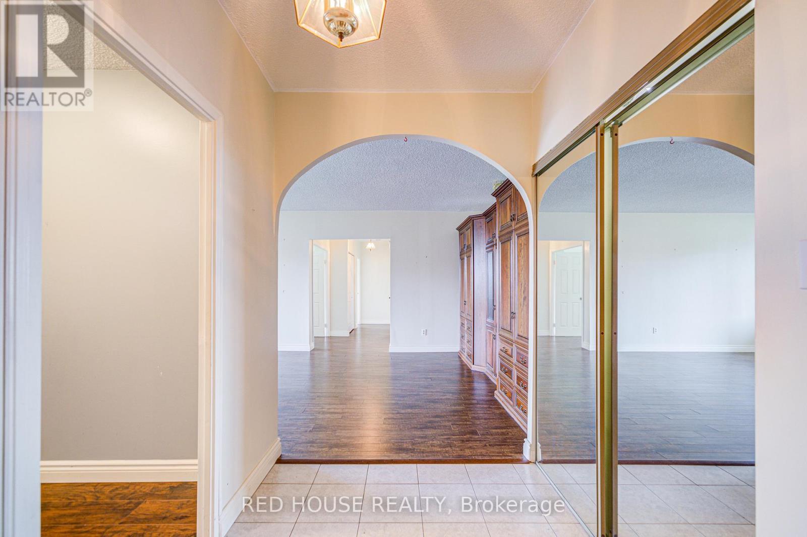 Photo 22 of 809 5250 Lakeshore Road, Burlington ON