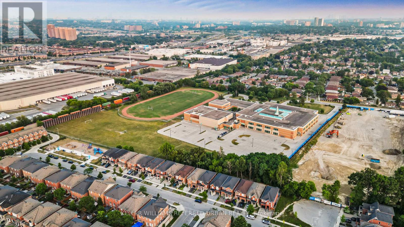 Photo 9 of 14 2335 Sheppard Avenue W, Toronto ON