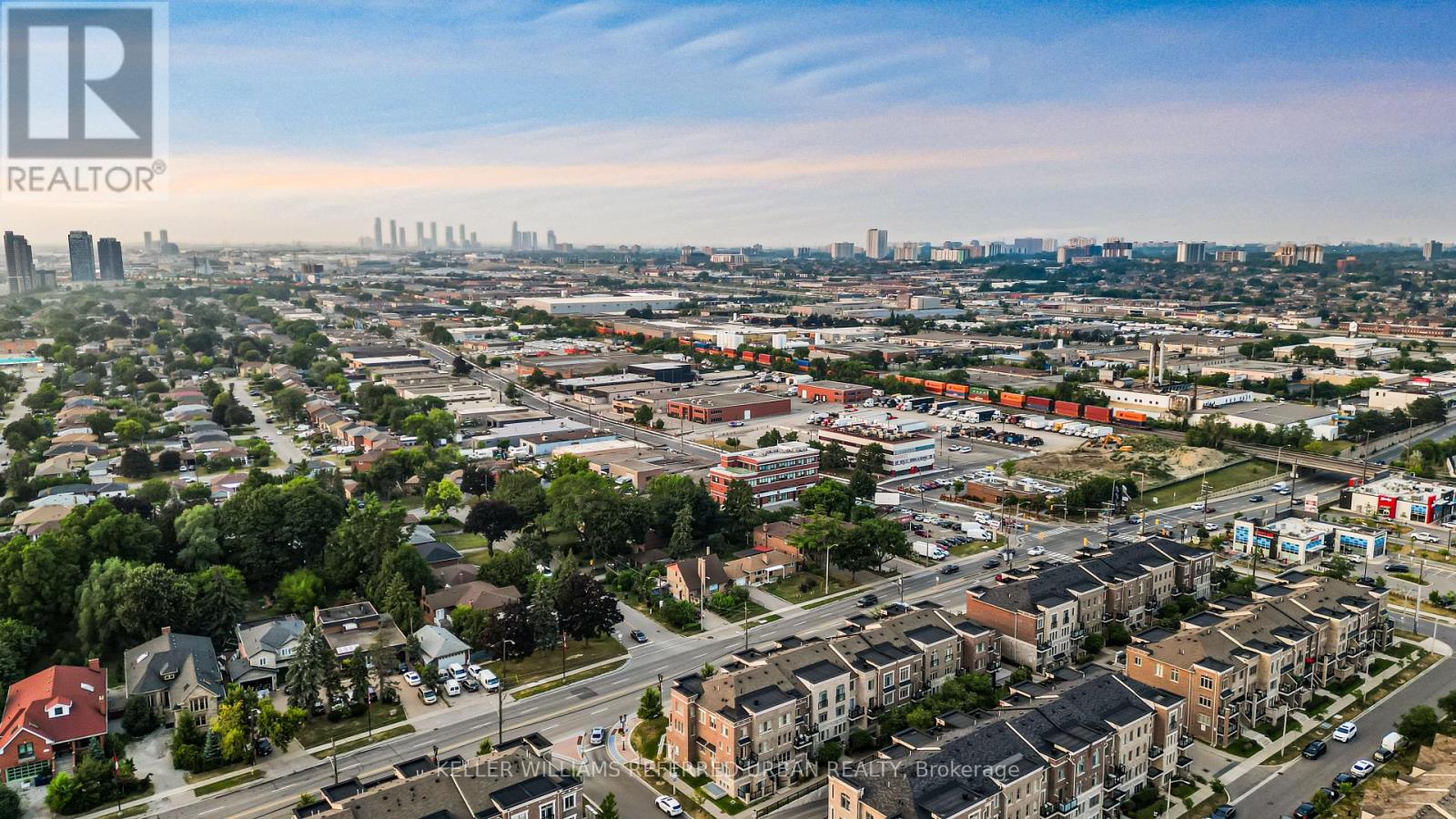 Photo 4 of 14 2335 Sheppard Avenue W, Toronto ON