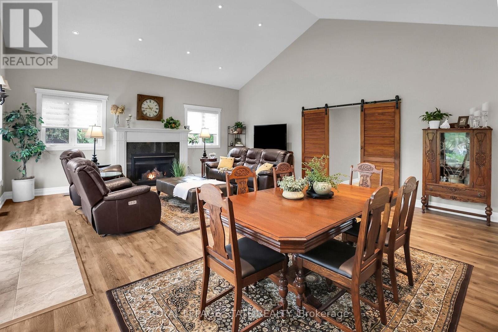 Photo 13 of 792 Old York Road, Burlington ON