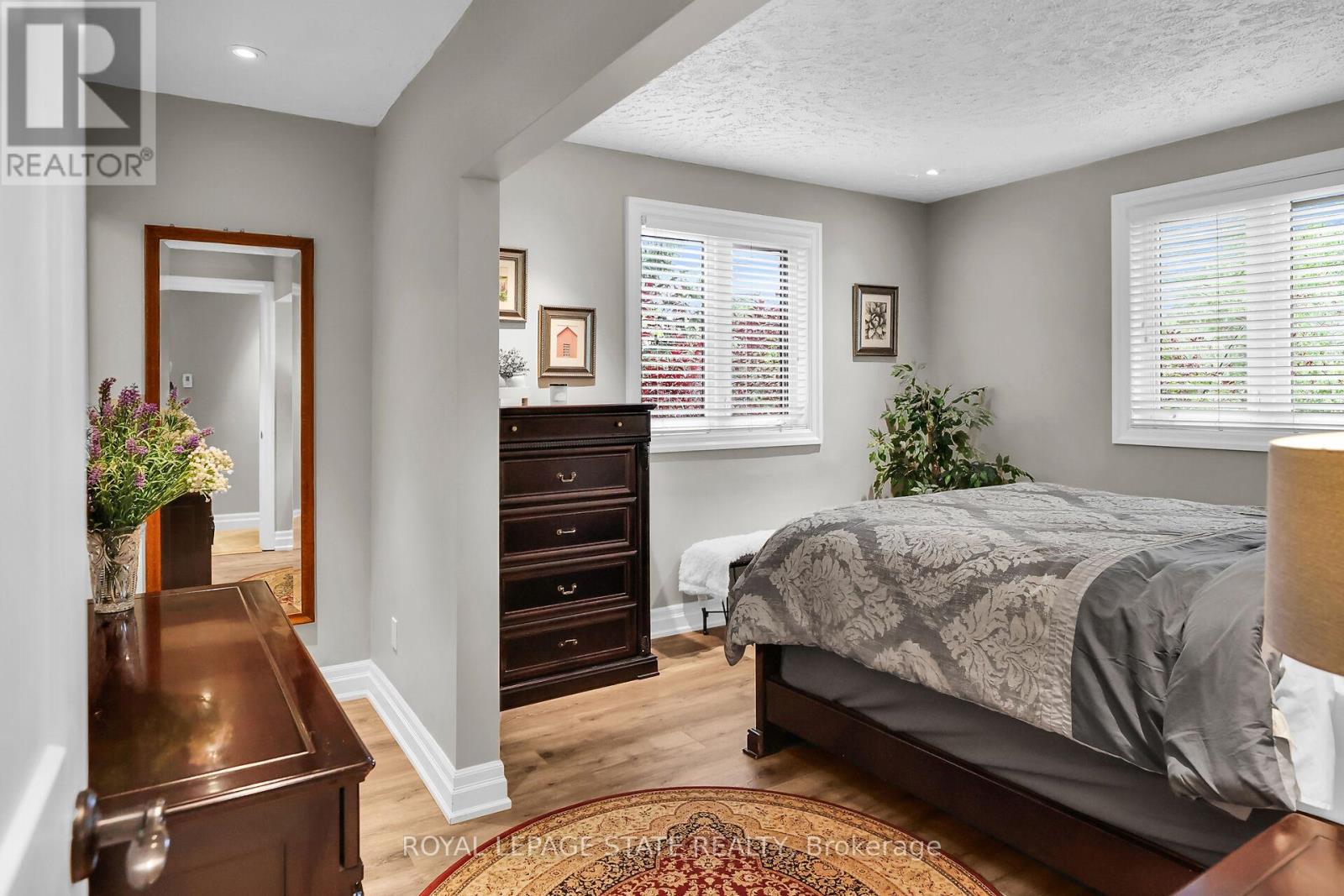 Photo 19 of 792 Old York Road, Burlington ON