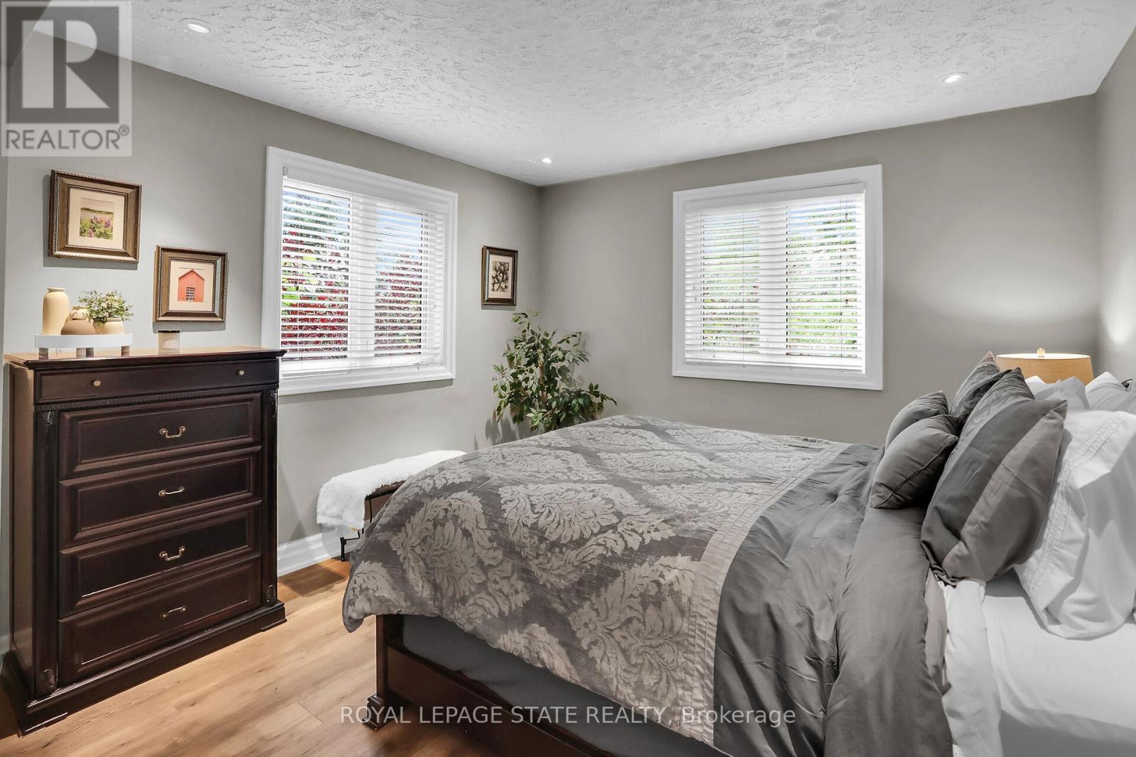 Photo 20 of 792 Old York Road, Burlington ON