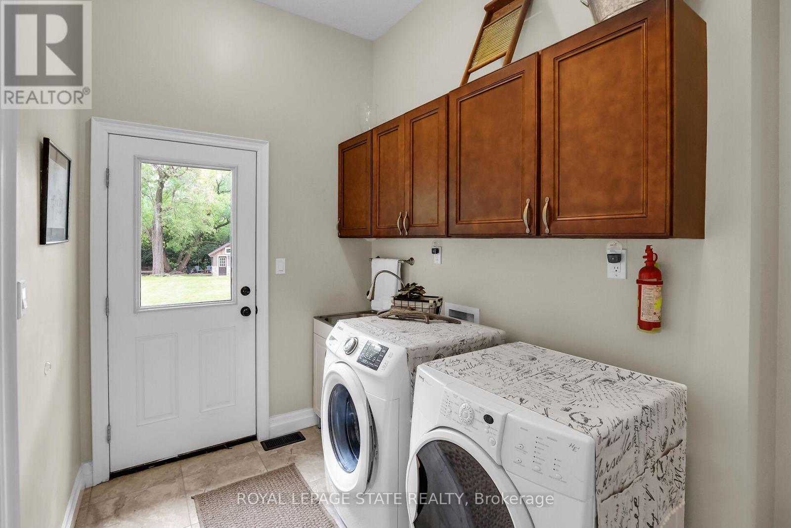 Photo 25 of 792 Old York Road, Burlington ON