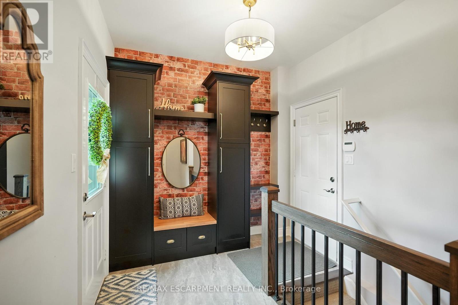 Photo 18 of 103 Lampman Drive, Grimsby ON